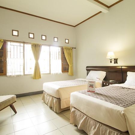 Reddoorz @ Setrasari Hotell Bandung Rum bild