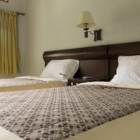 Reddoorz @ Setrasari Hotell Bandung Rum bild
