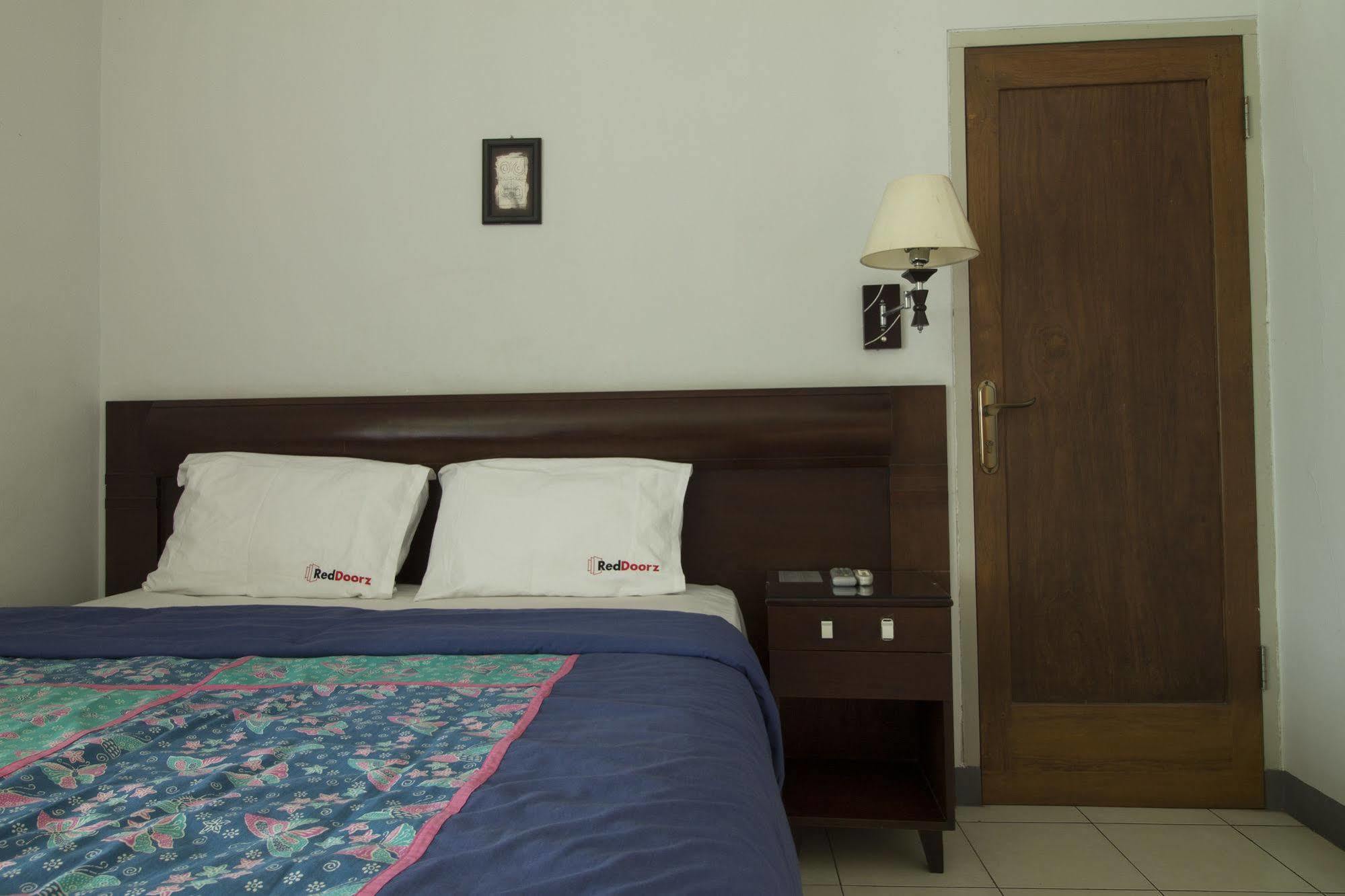 Reddoorz @ Setrasari Hotell Bandung Exteriör bild